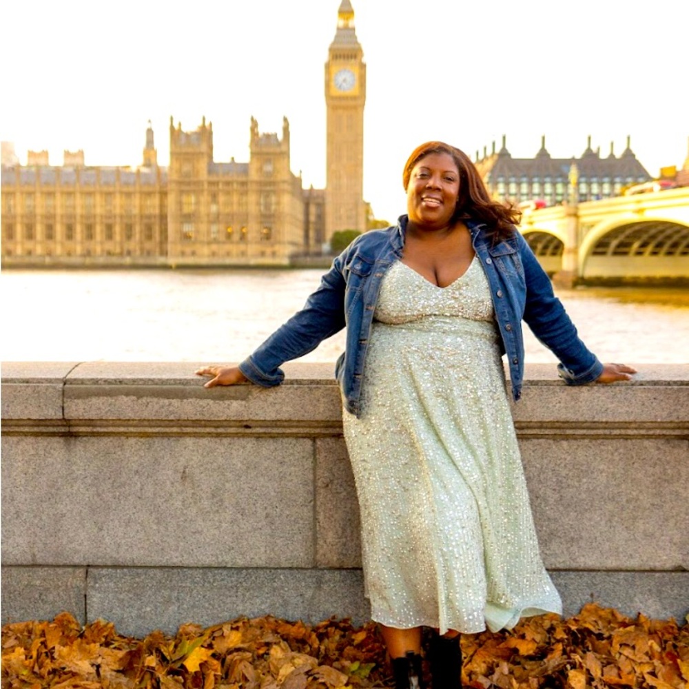 Sparkle 🌟 wherever you go! A lovely dress for a beautiful curvy girl!